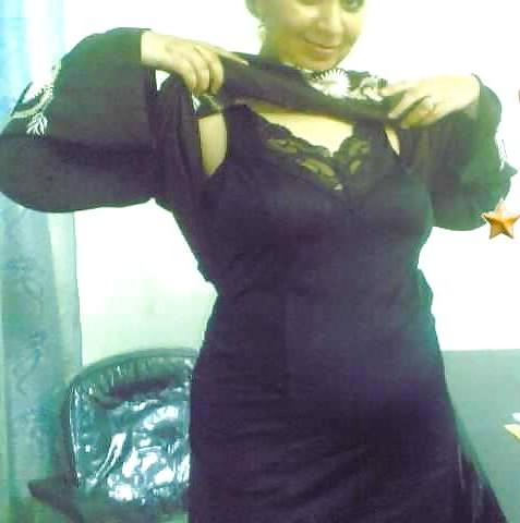 25P Arab Girl Flashing 8