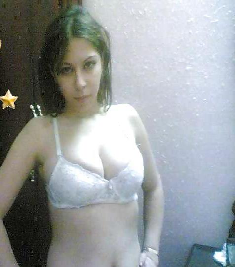 25P Arab Girl Flashing 8
