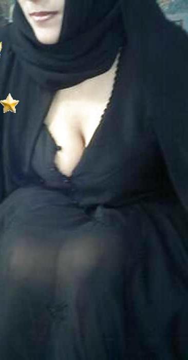 25P Arab Girl Flashing 8