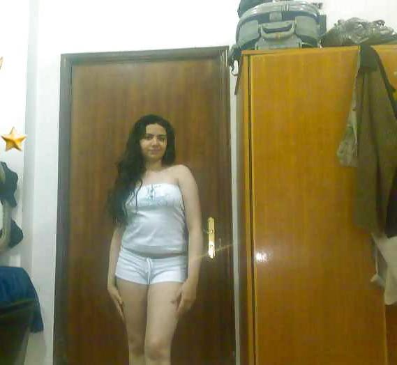 25P Arab Girl Flashing 8