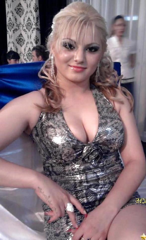 25P Arab Girl Flashing 8