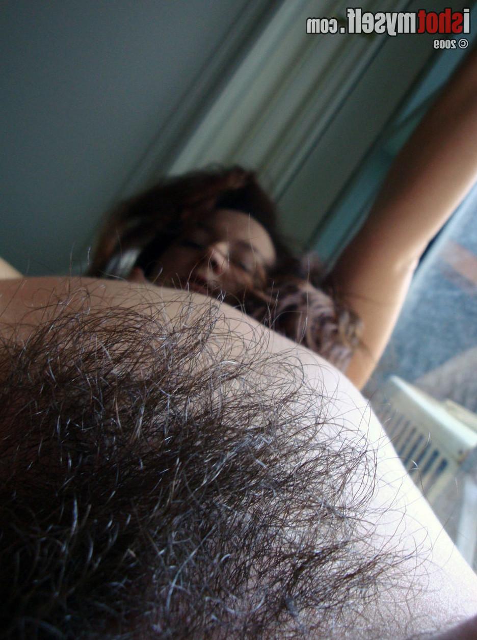 15P Hairy selfshot amateur teen Annabelle spreads