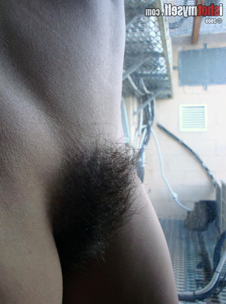 15P Hairy selfshot amateur teen Annabelle spreads