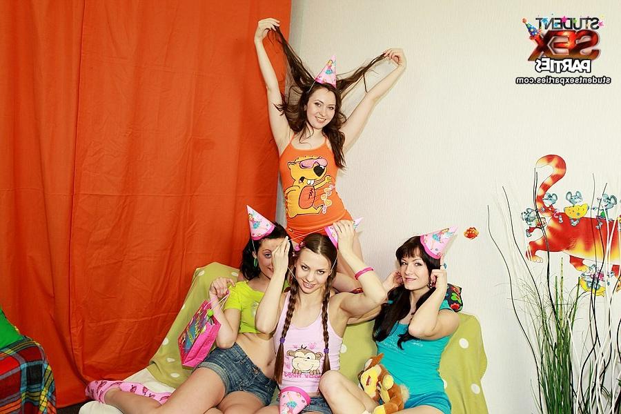 8P Drunken girls party with group action