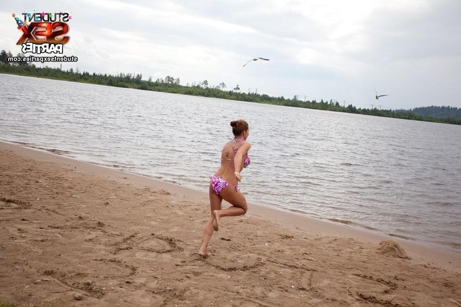8P Redhead bikini girl does group sex