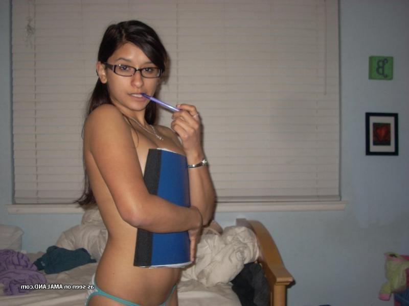 12P Naughty kinky amateur Latina hottie stripping at home