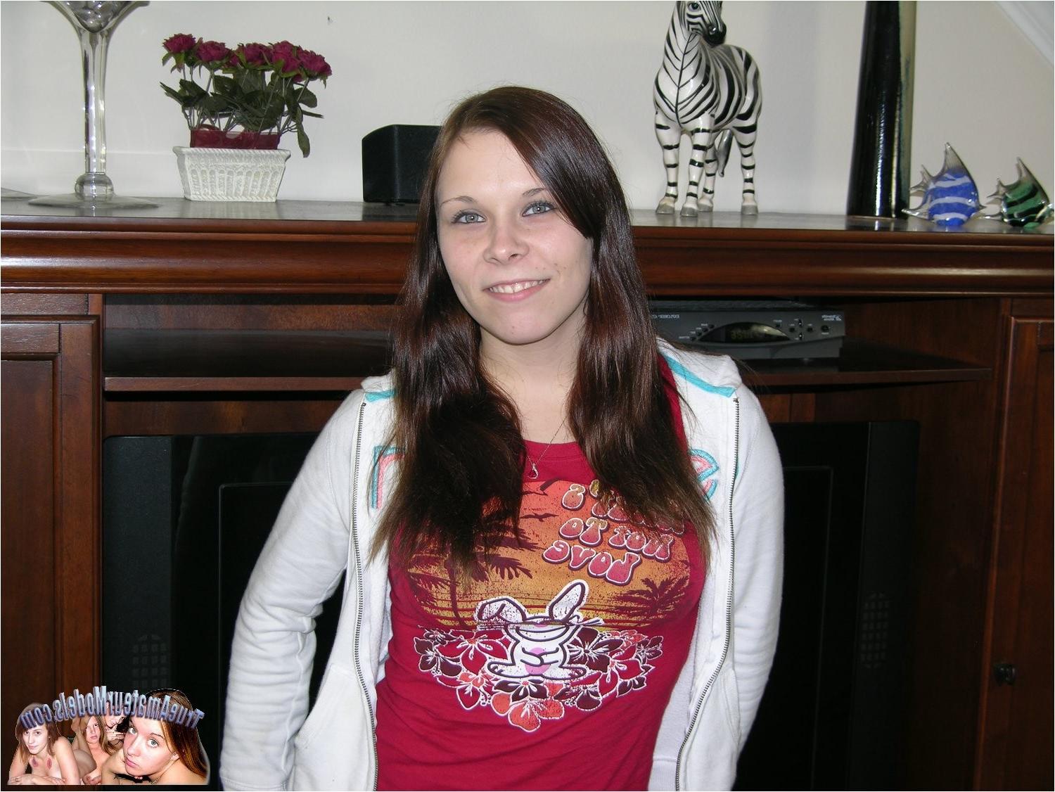 10P Restaurant Hostess Teenager Spreads Her Amateur And Hairy Bush