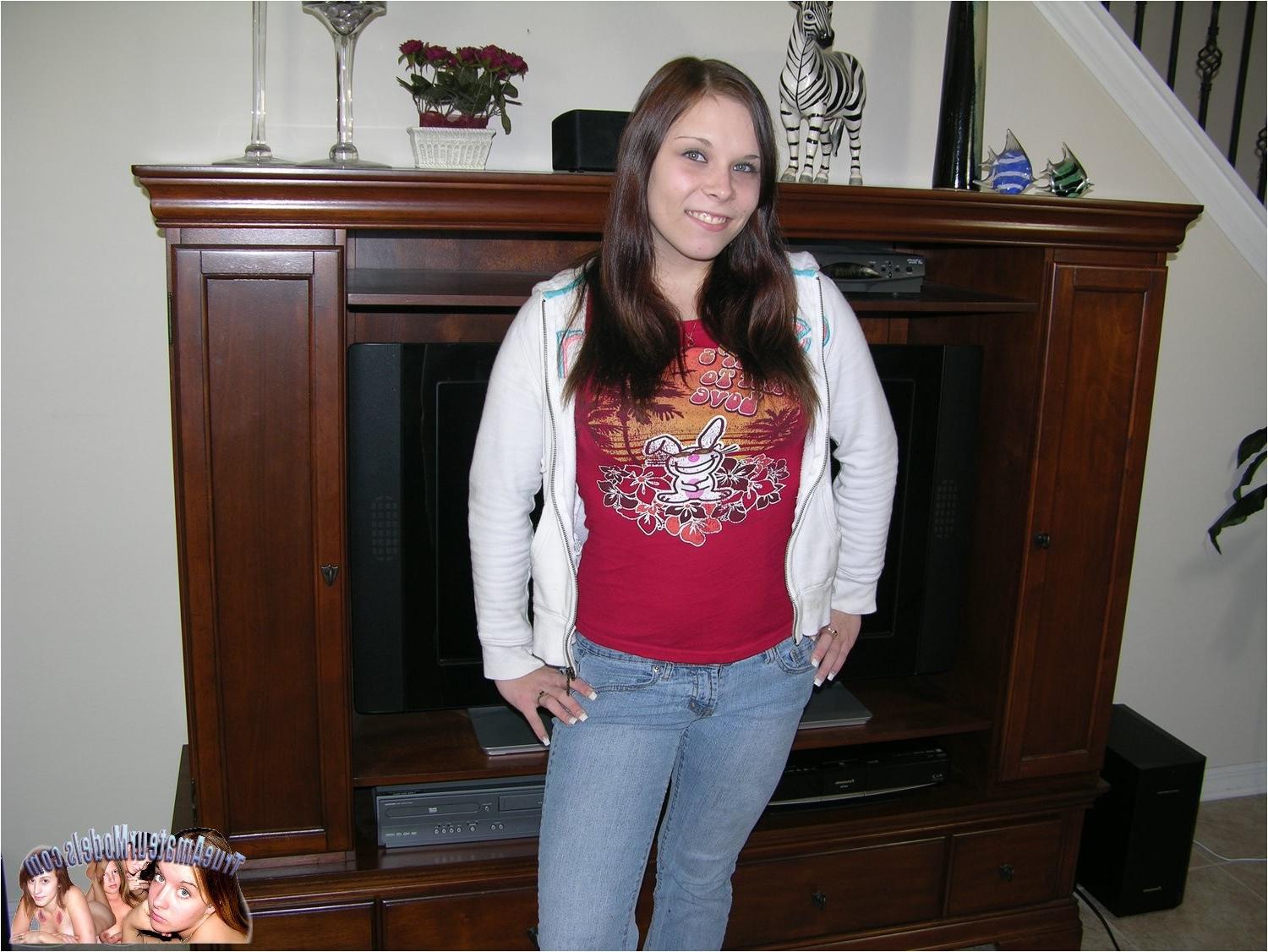 10P Restaurant Hostess Teenager Spreads Her Amateur And Hairy Bush