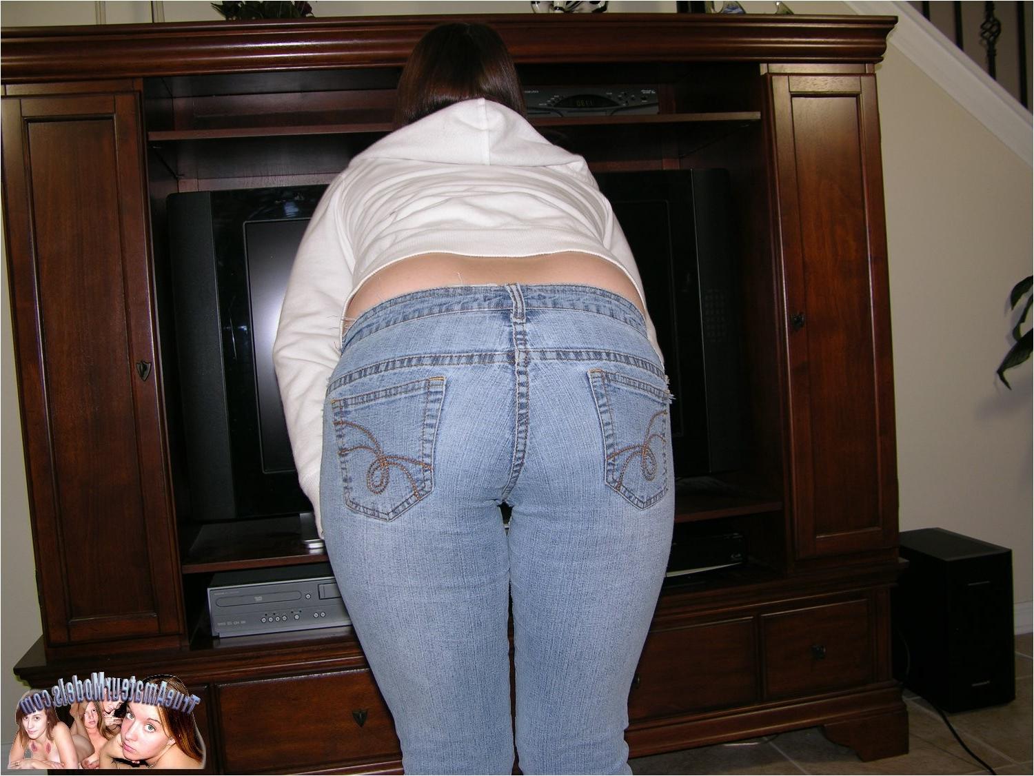 10P Restaurant Hostess Teenager Spreads Her Amateur And Hairy Bush