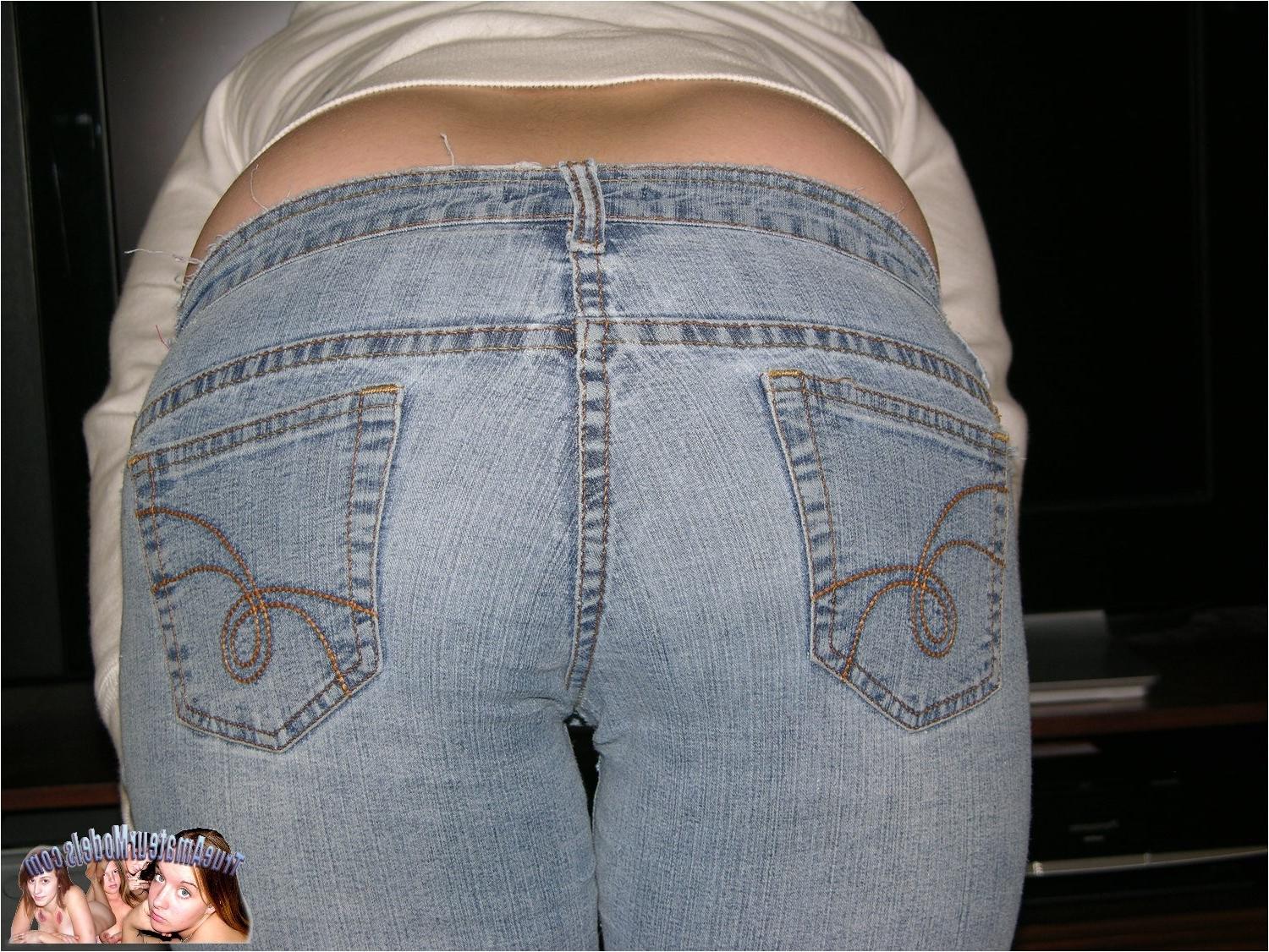 10P Restaurant Hostess Teenager Spreads Her Amateur And Hairy Bush