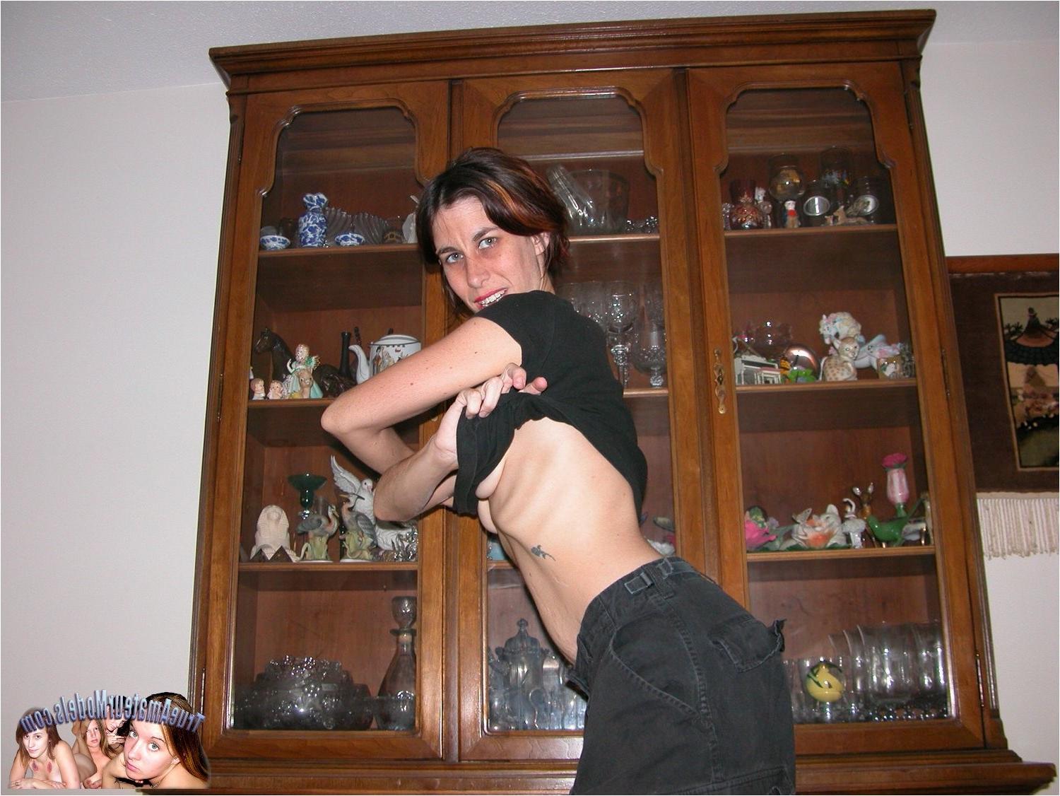 10P Real Estate Agent Woman Displays Her Hairy Pussy