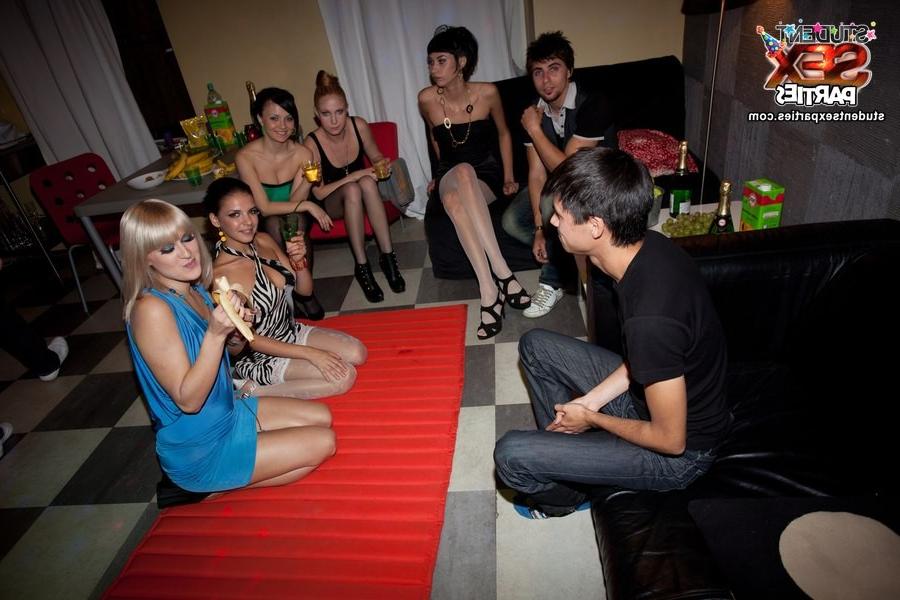8P Sexy young university girls fucking