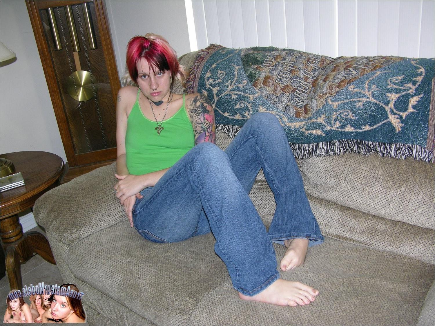 10P Punk Rock Girl Spreads Her Hairy Amateur Bush