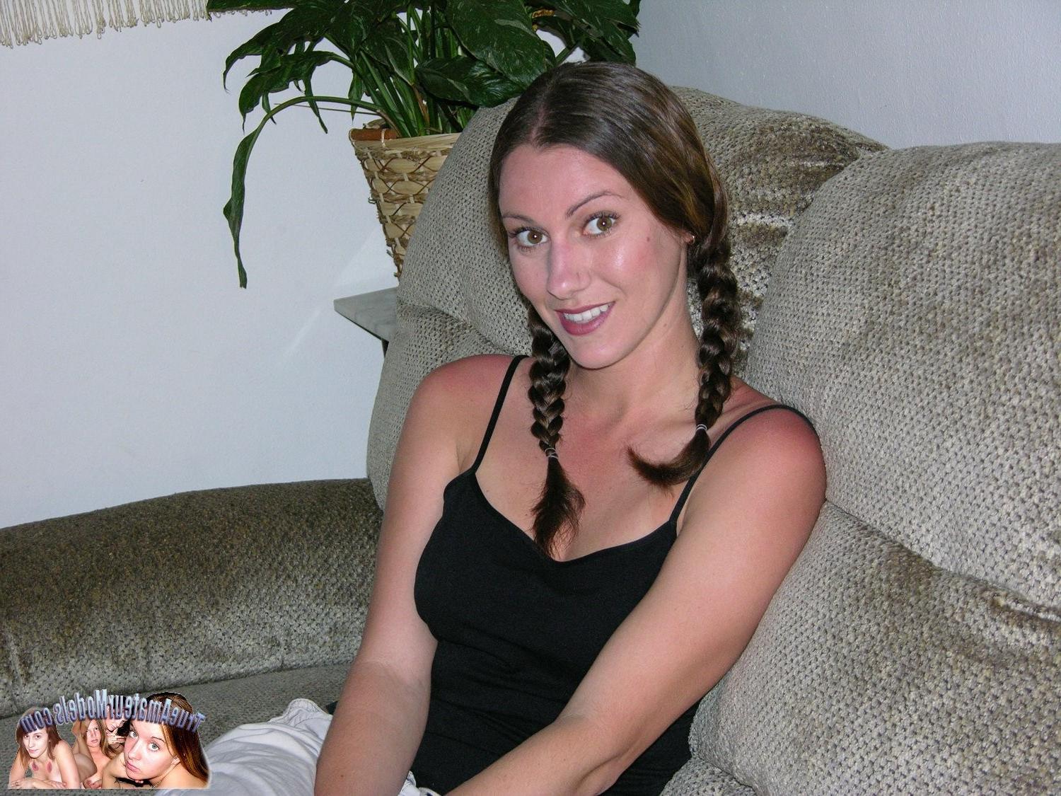 10P Pigtailed Amateur Girl Modeling Nude