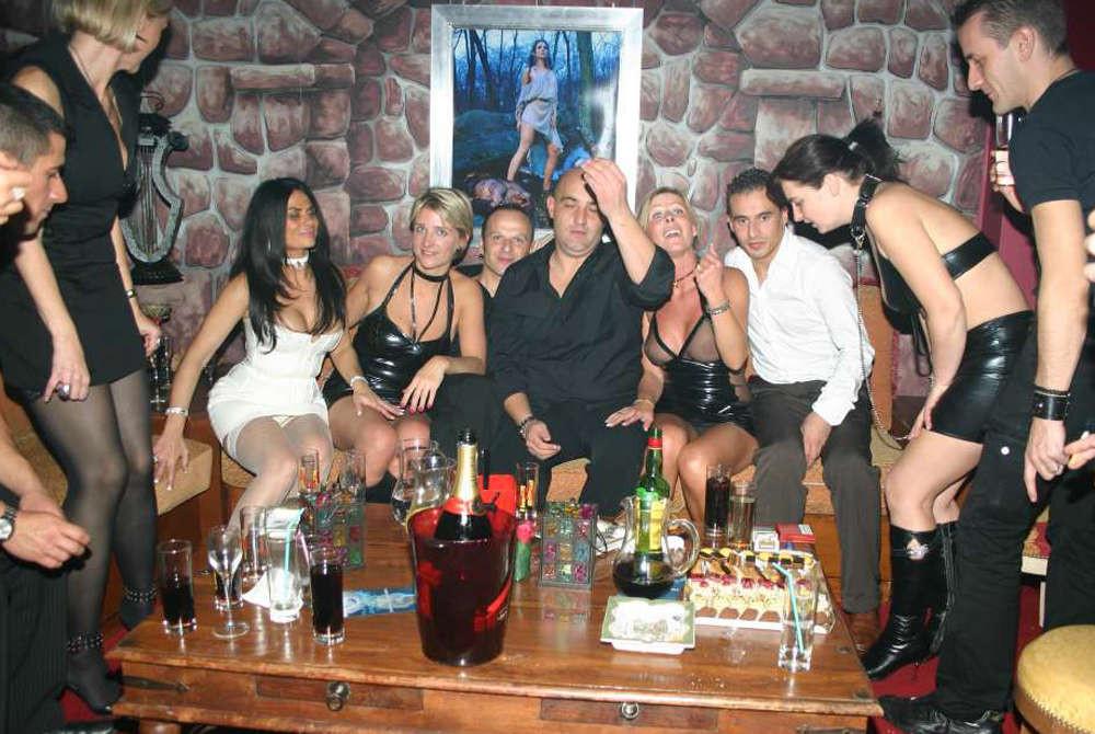 15P Wild party housewives