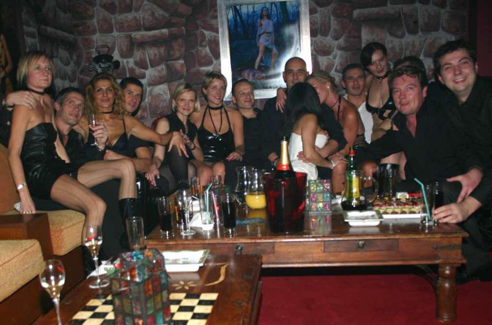 15P Wild party housewives
