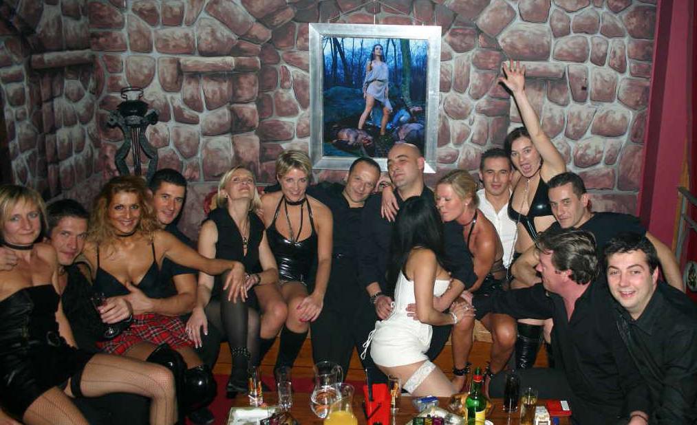 15P Wild party housewives