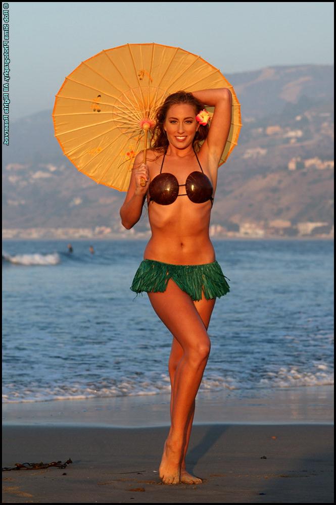 15P The Hottest Fitness Babes Getting Naked!