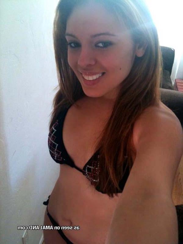 12P Latina hottie whoring in her undies on cam