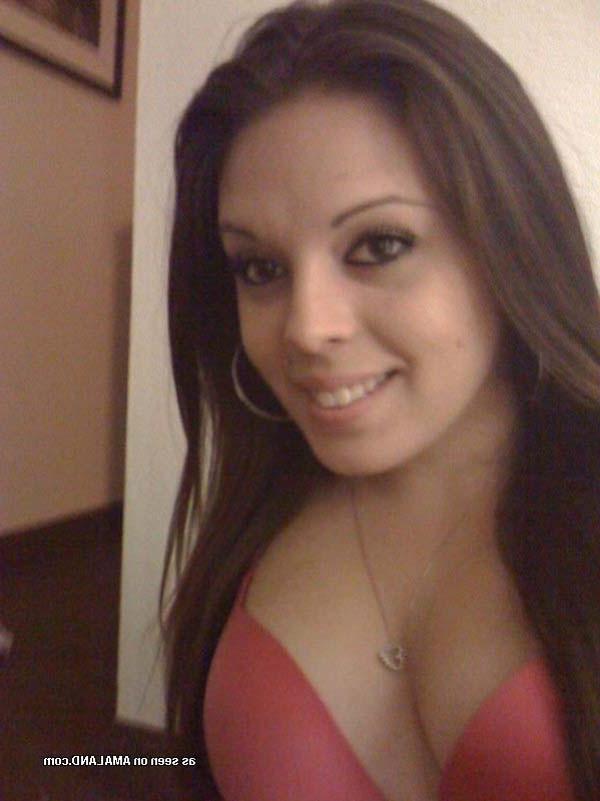 12P Latina hottie whoring in her undies on cam