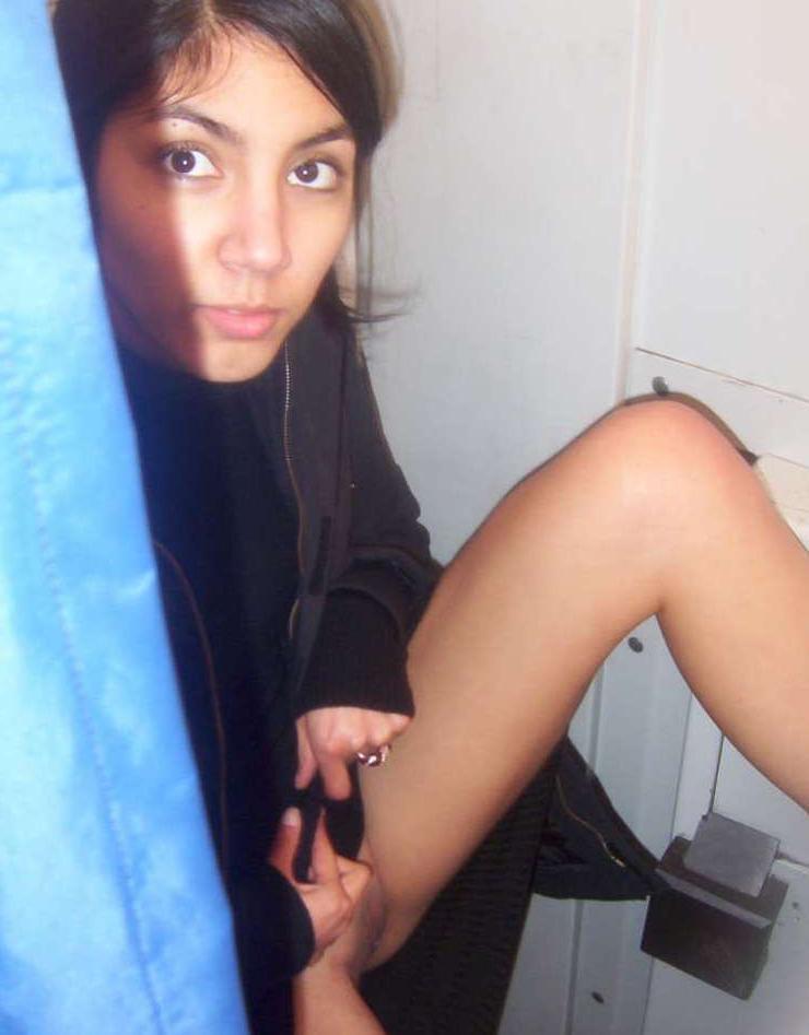 15P Cocksucking Latina chick