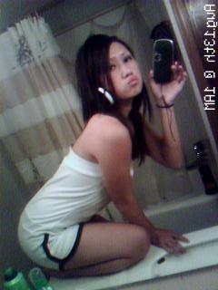 15P Asian girl with really hot body taking selfpics