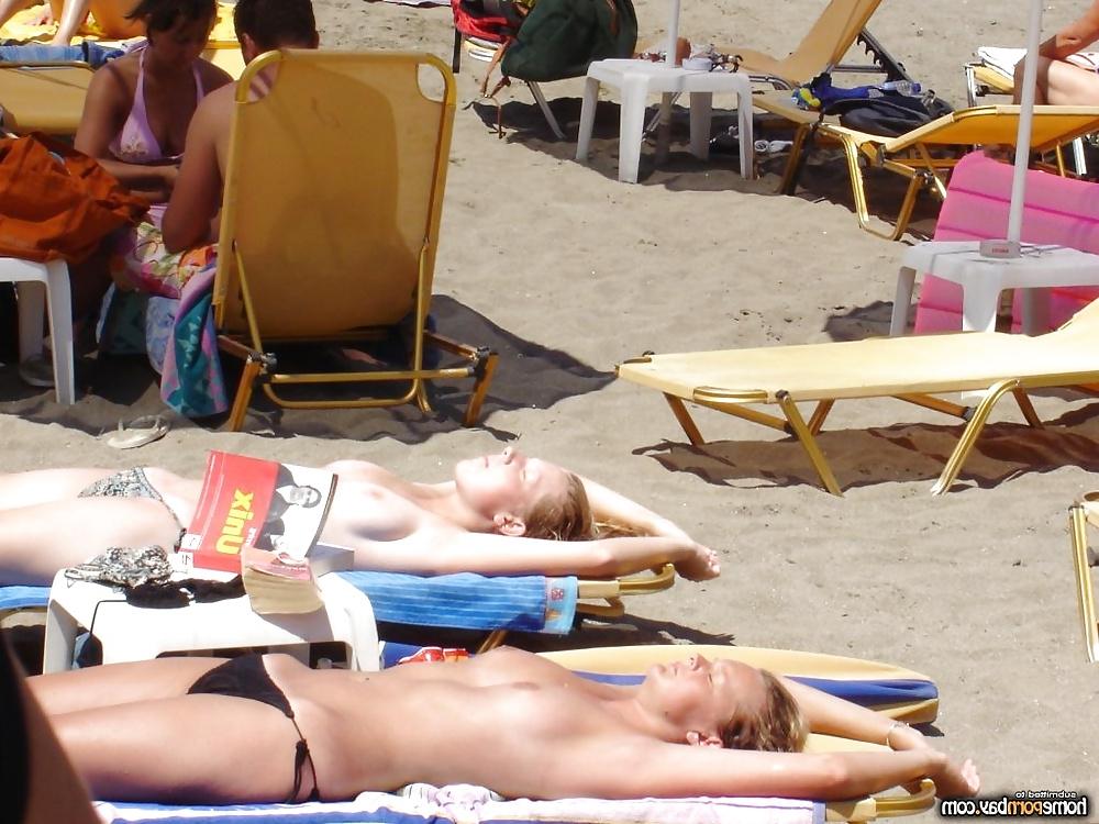 22P Voyeur beach pics