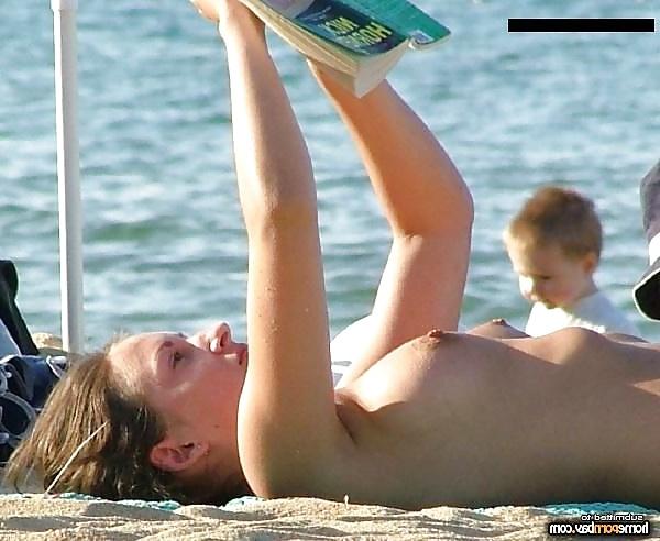 22P Voyeur beach pics