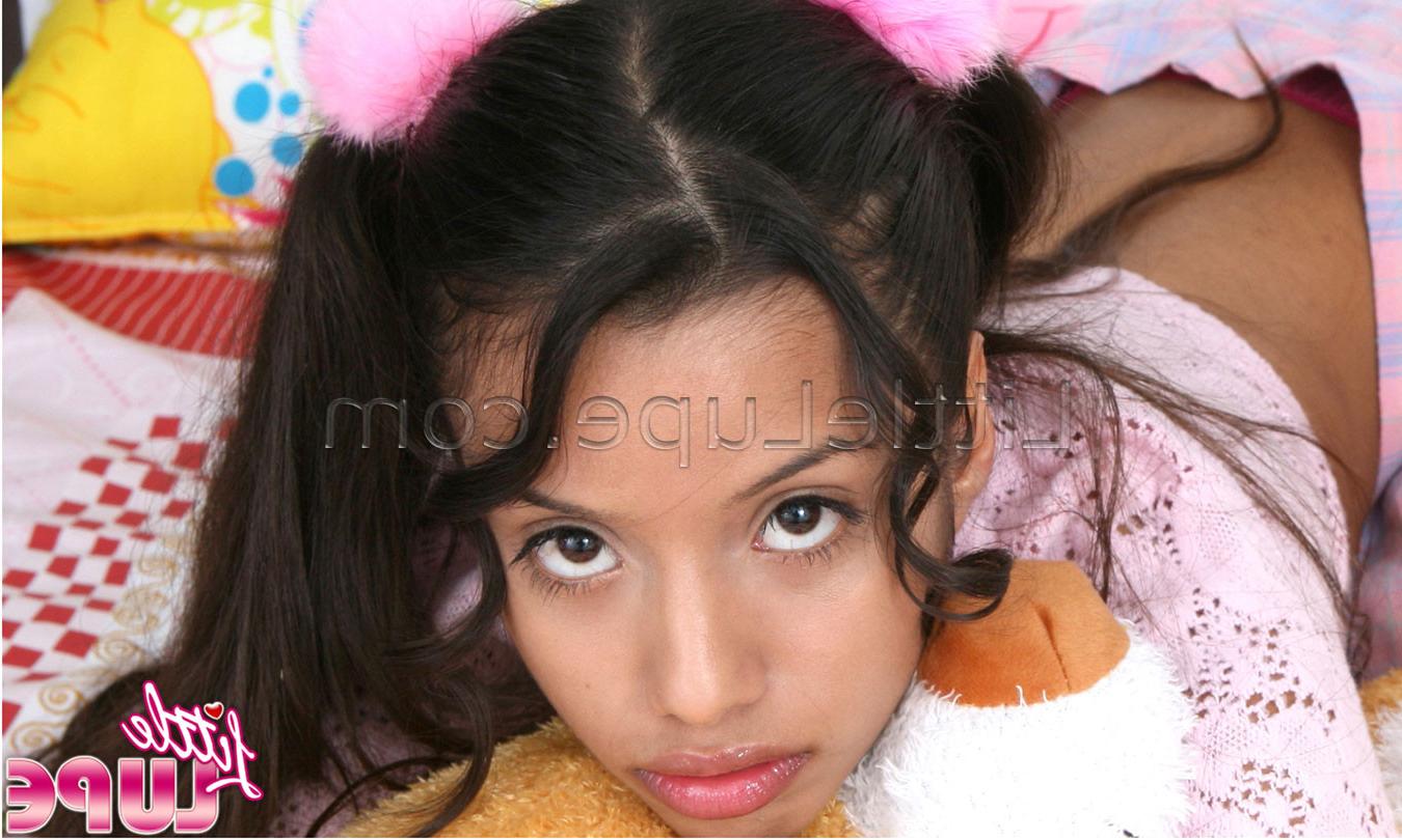 12P See her tight young body exposed for you in this gal
