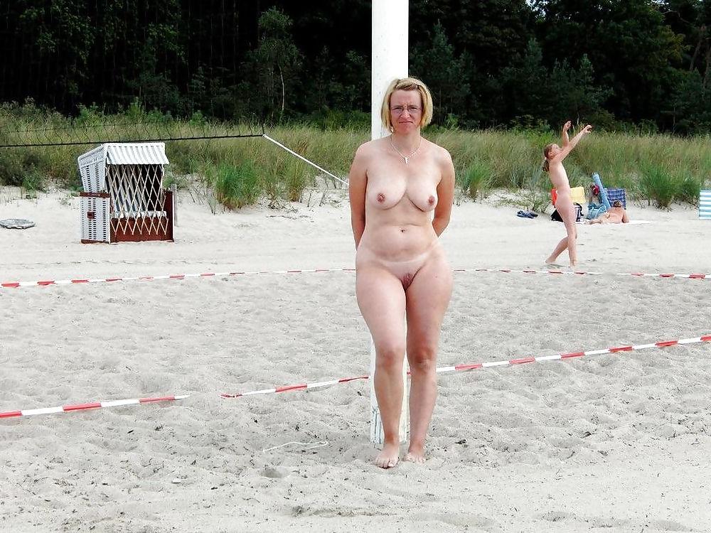 25P Nudist Beach Fun
