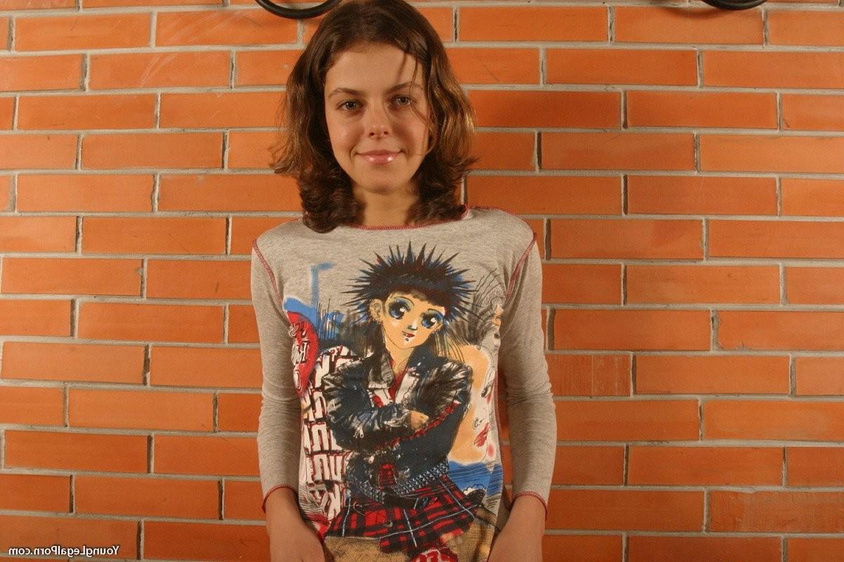 15P Cute young brunette