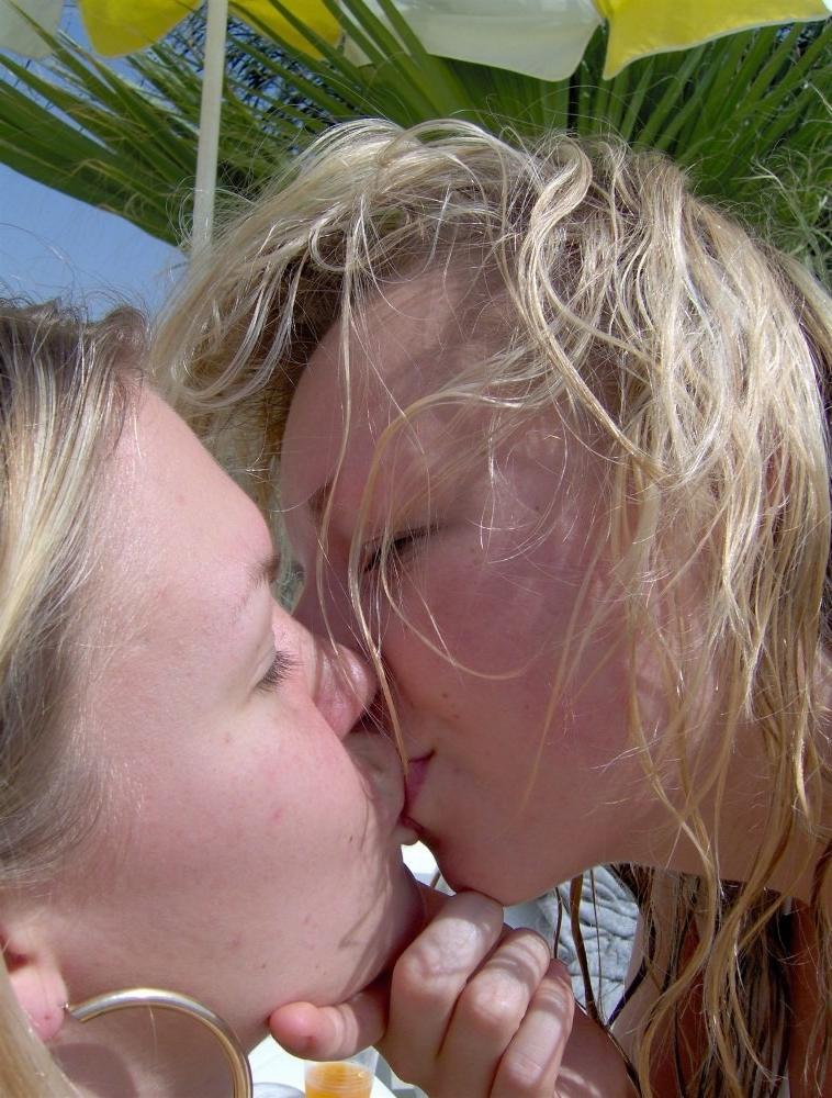 15P Busty and sexy girlfriends in secret asmateur photo shoots
