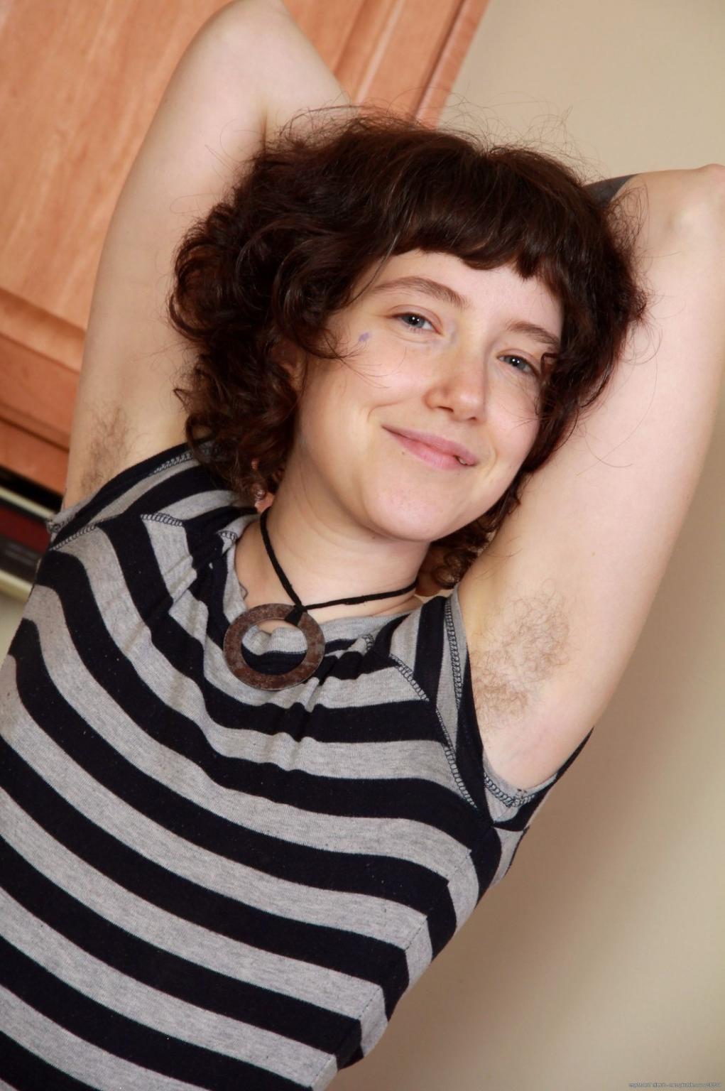 15P Hairy unshaven amateur teen spreading snatch
