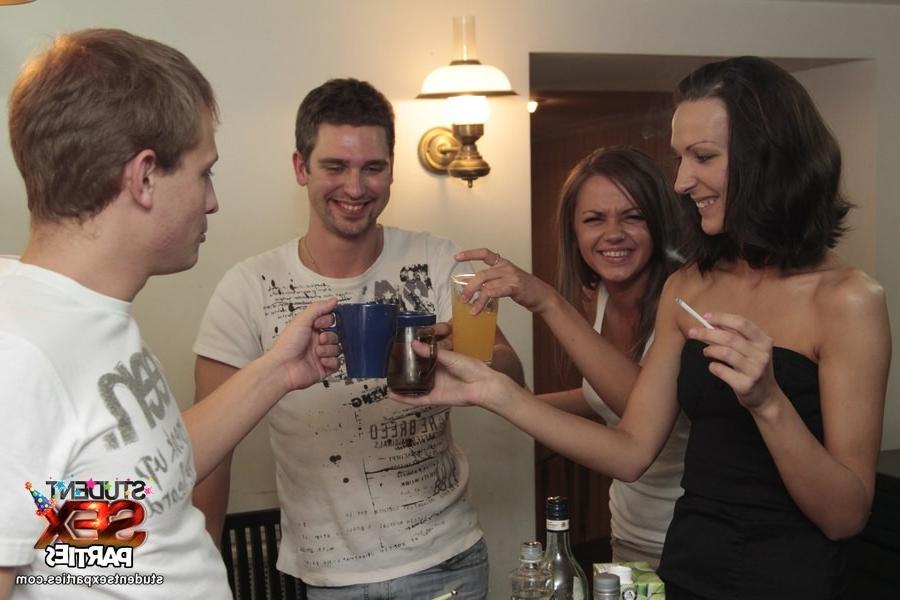 8P Students get boozed and start drunk orgy