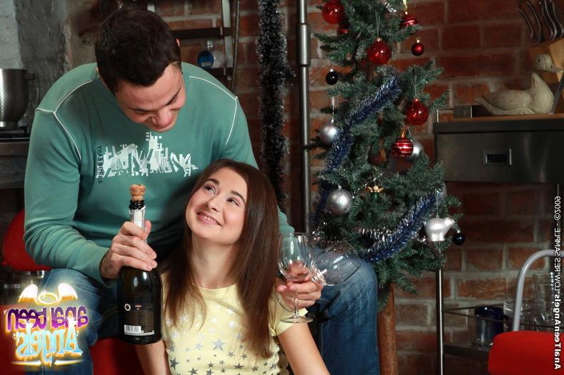 10P Celebrating the Xmas with a huge analfucking act