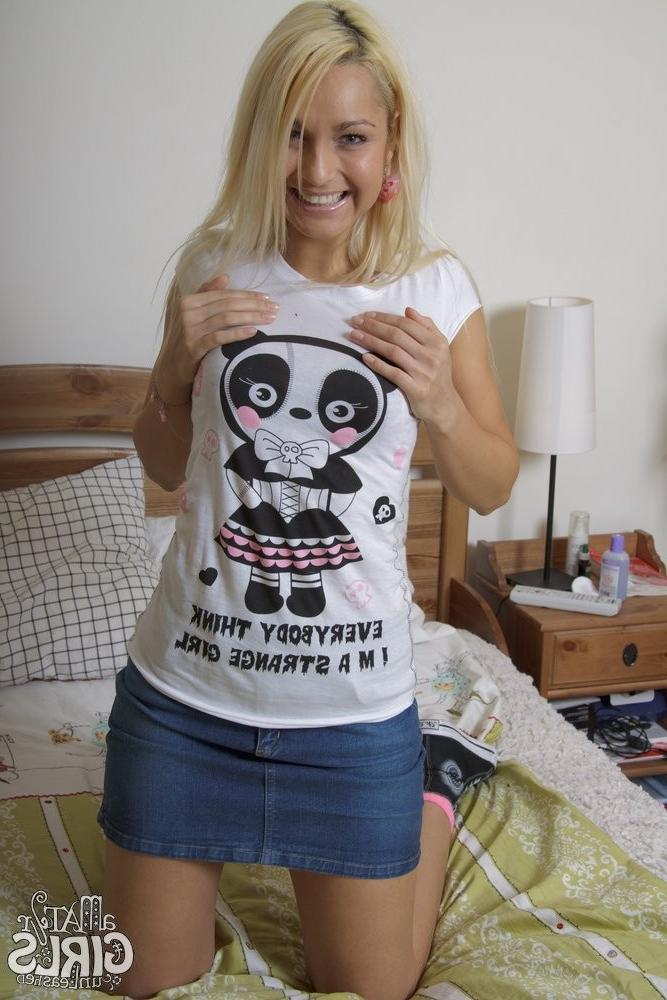 15P young cutie Megan gives blowjob and gets butt fucked doggy style