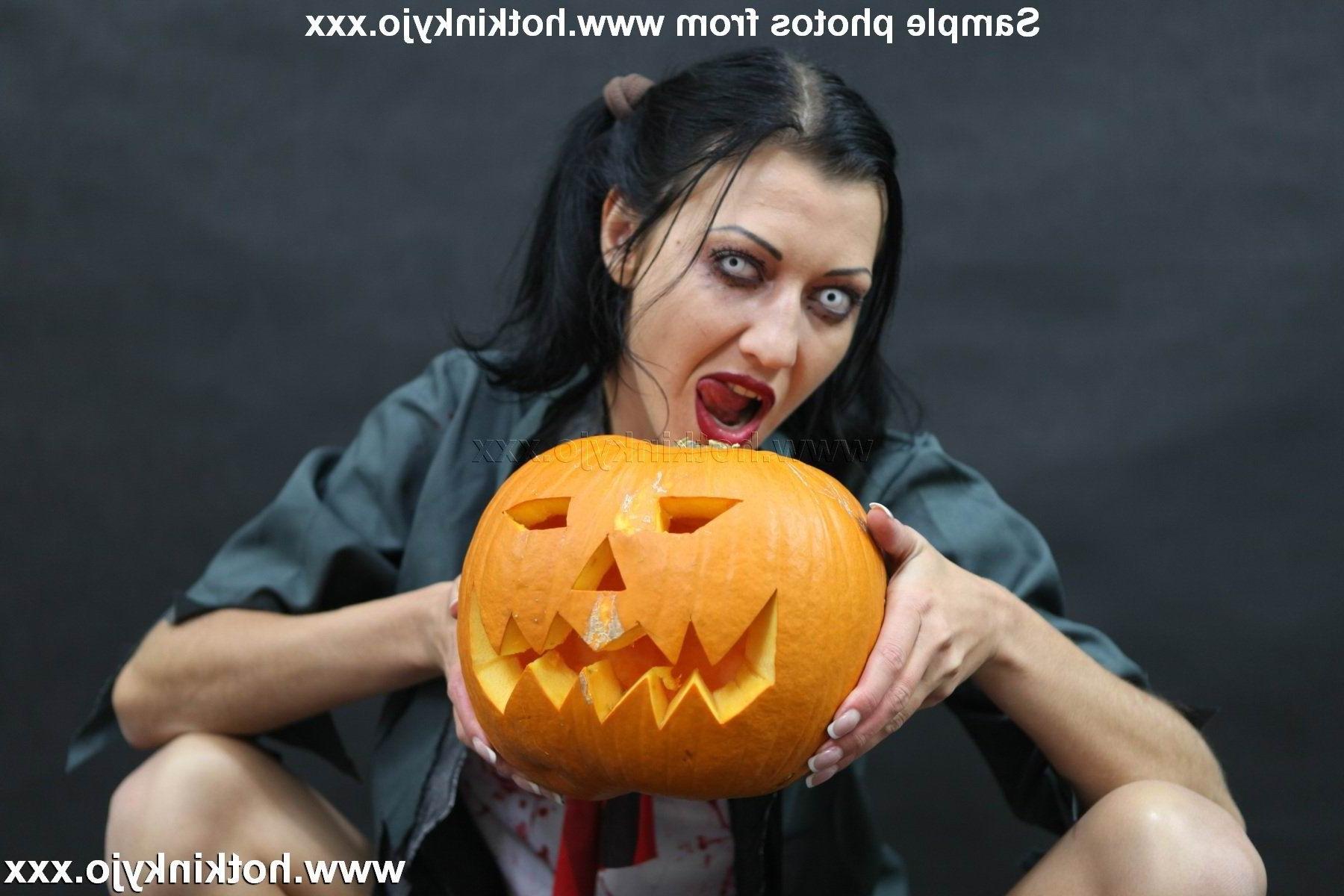 15P vampire girl hotkinkyjo fisting and gaping
