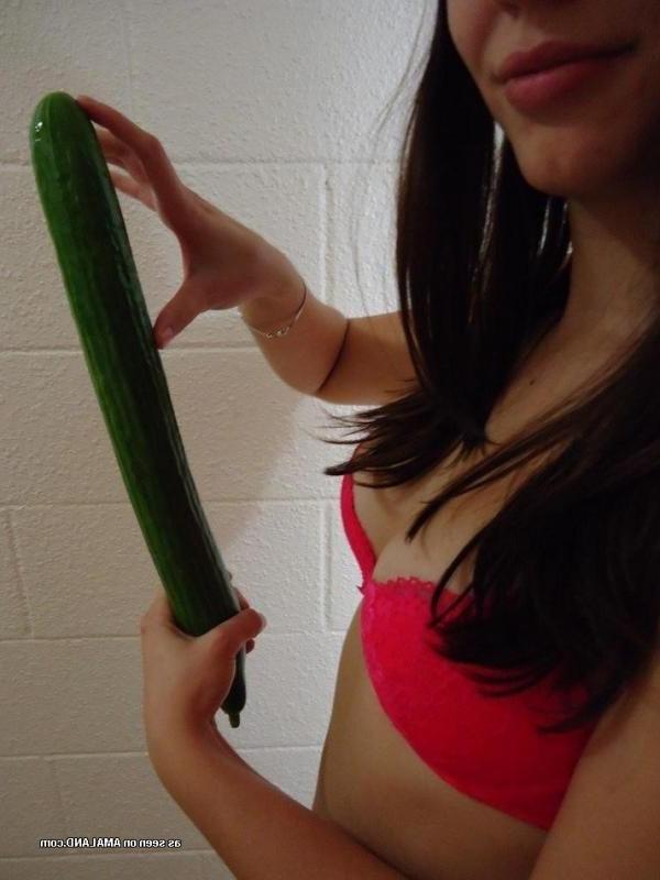 14P Gallery of a wild kinky babe stuffing her cunt and ass