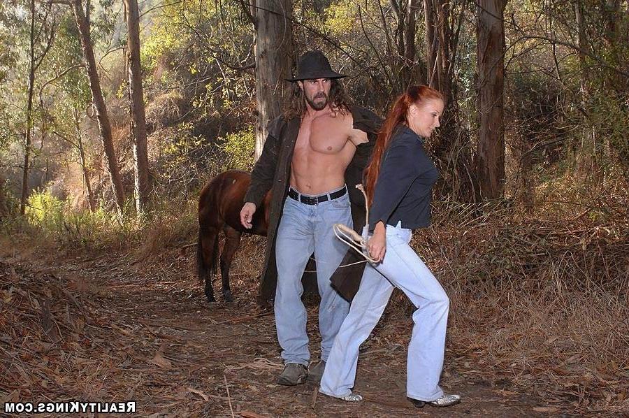 12P 12 pics and 1 movie of Joelean from Hot Bush