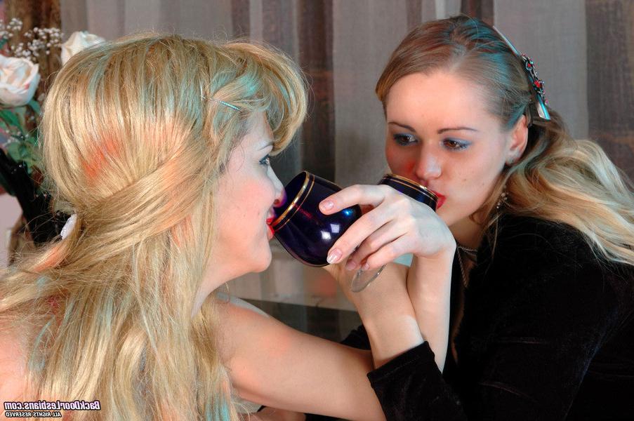 20P Frenetic dildotoying action with lesbian chicks longing for ass-stretching