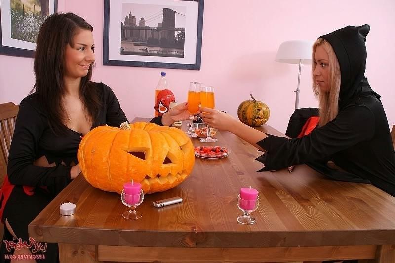 15P Two lesbian witches pleasing their anal holes