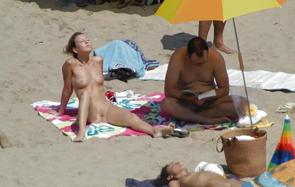 25P I Am a Beach Nudist