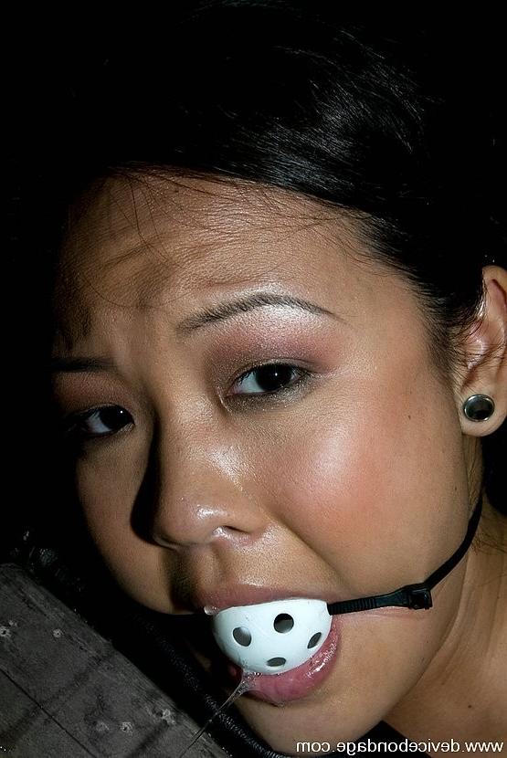 15P Gaged Jandi Lin in leather strap bondage getting pussy inserted