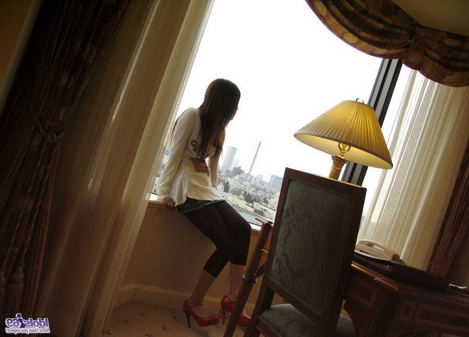 13P Lovely idol Shiori showing hairy pussy and titties