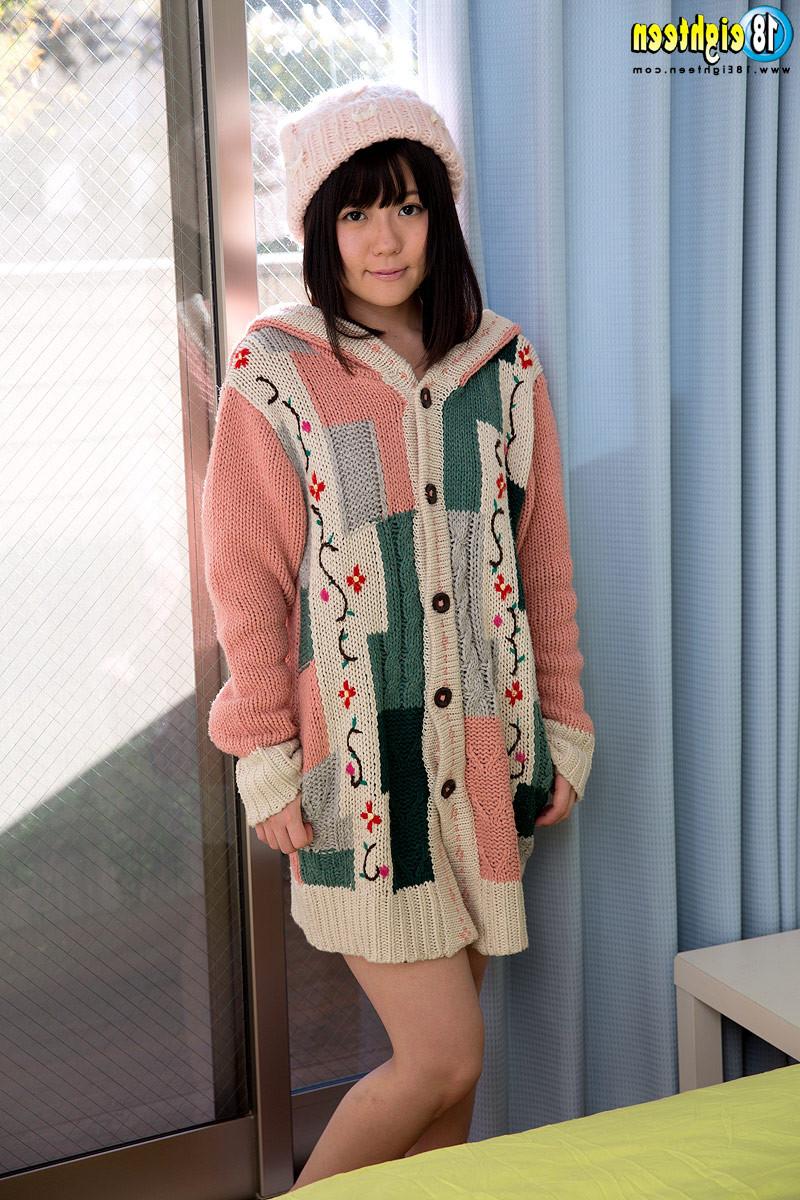15P Mai Araki pictures of solo masturbating