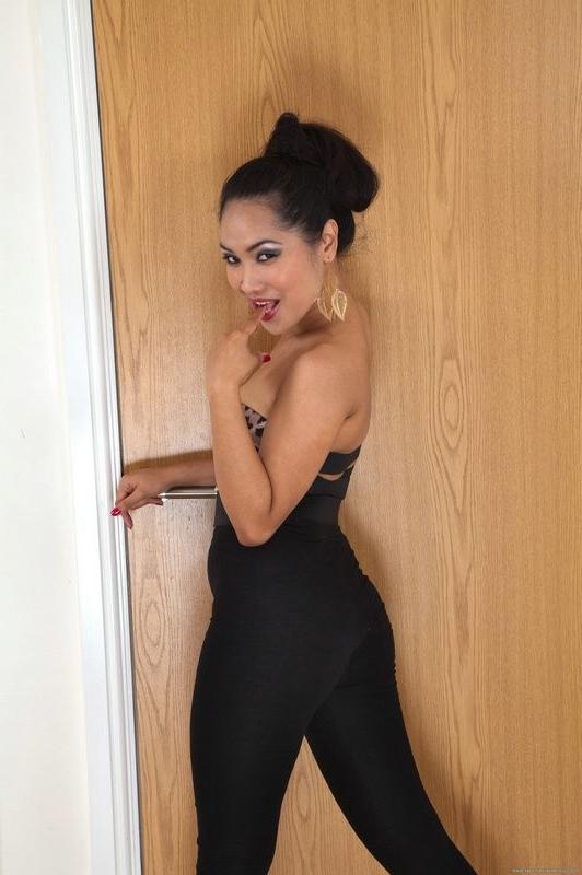 15P Sexy natural Asian Amy shows her hairy pussy