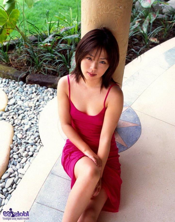 15P Japanese idol Bunko Kanazawa showing ass and pussy