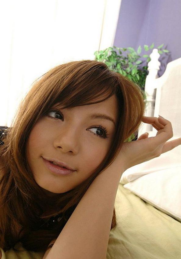 14P Naughty asian teen Tina Yuzuki shows her hairy pussy