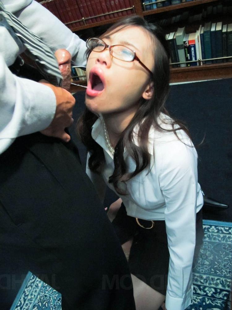 15P Filthy secretary Ibuki deepthroated and facialized in glasses