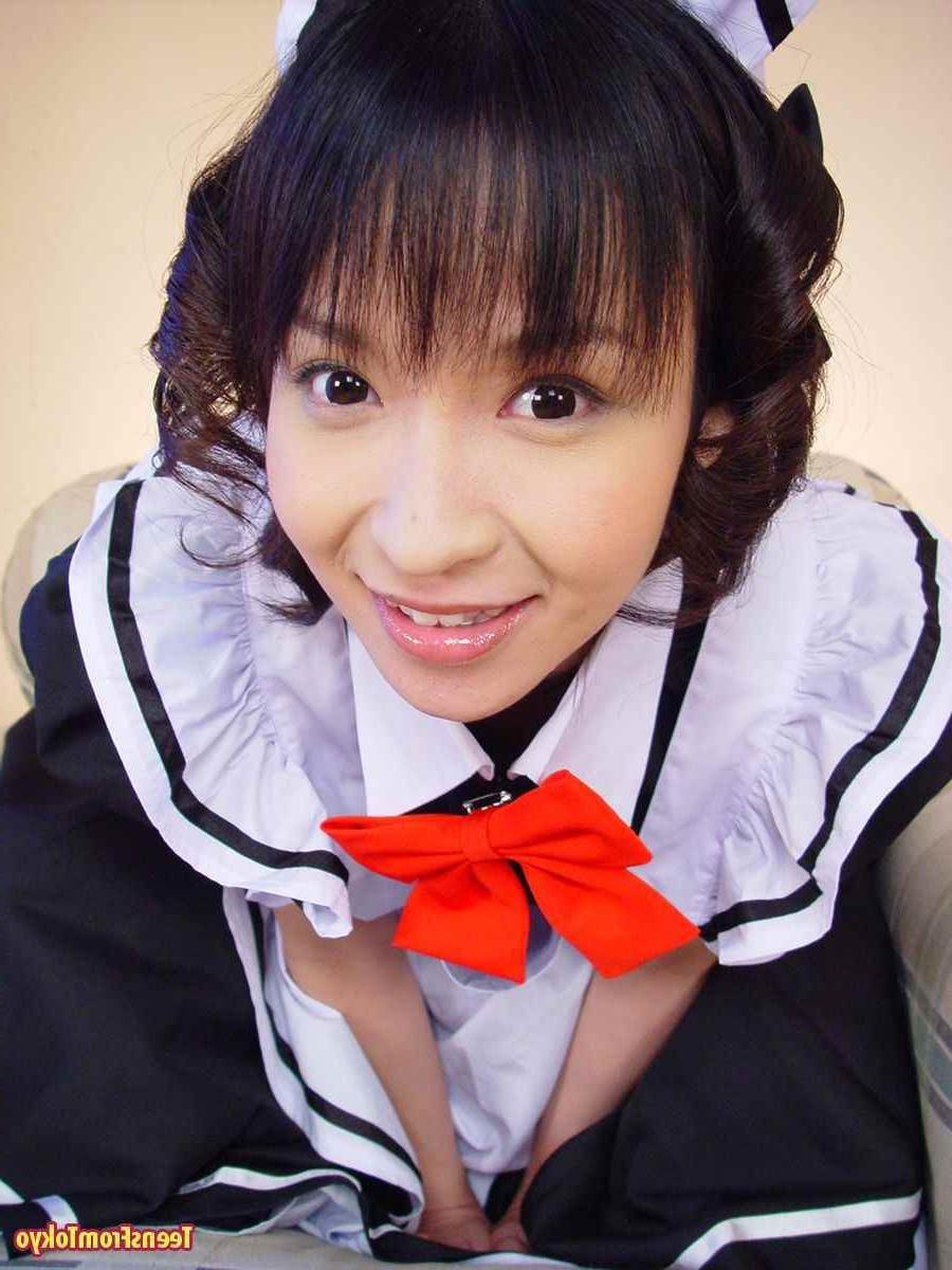 14P Asian teen showing off her hairy pussy